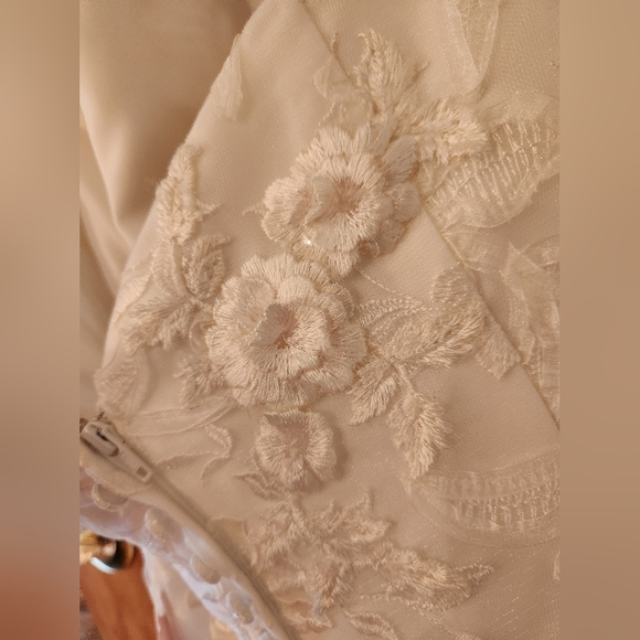 Wedding Dress - Picture 7 of 16